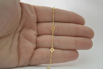 Minimalist lucky necklace